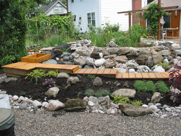 Jean-Yves Pelletier 築造 ~ 顏小梅之花園池塘, 2011